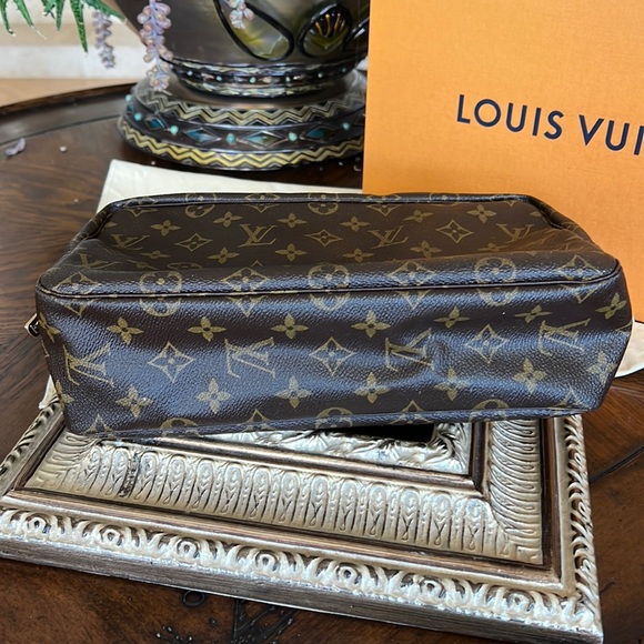 Gorgeous Louis Vuitton Unisex Trousse 28 Toiletries Bag Cosmetic Case - Picture 6 of 15